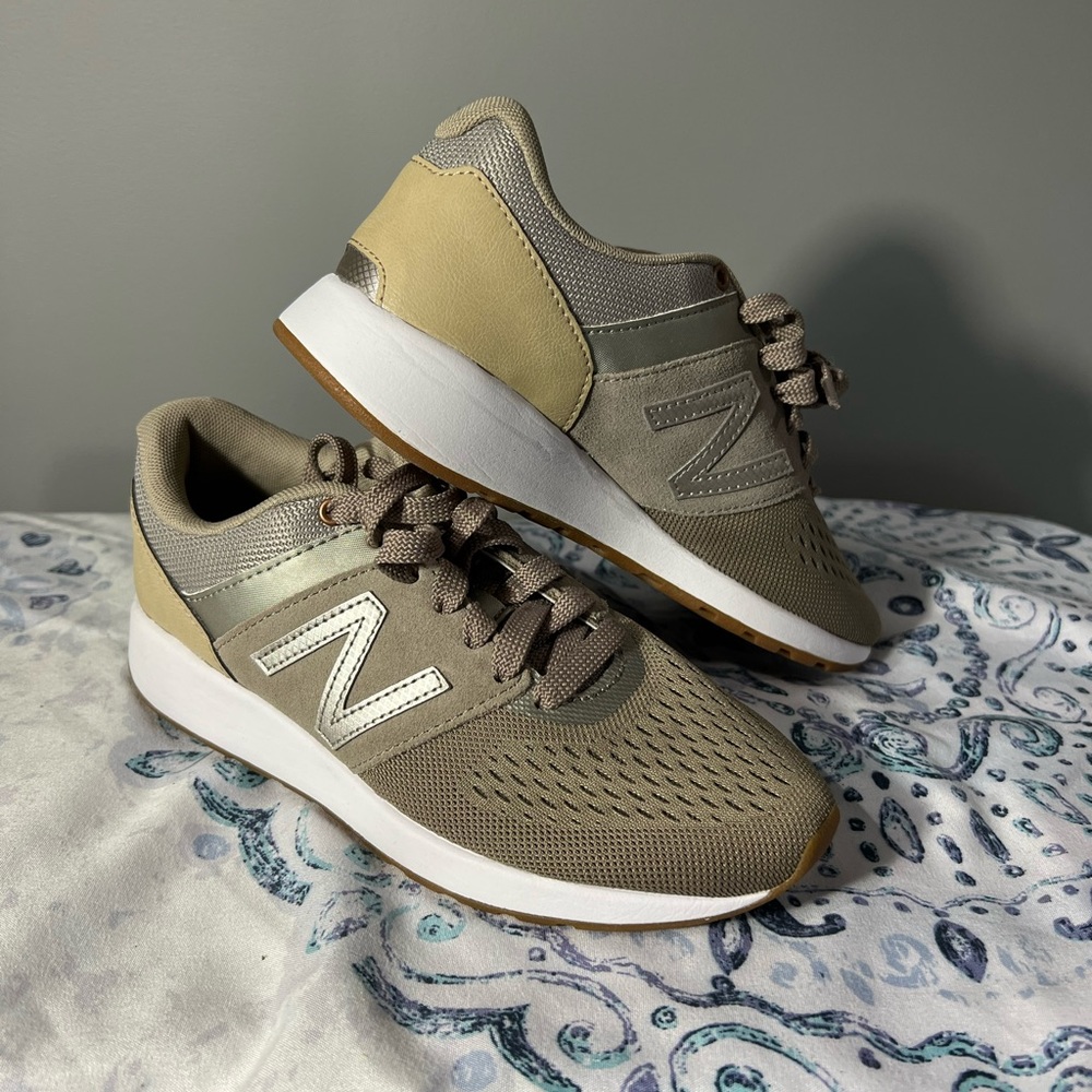 New Balance Shoes - Picture 1 of 5